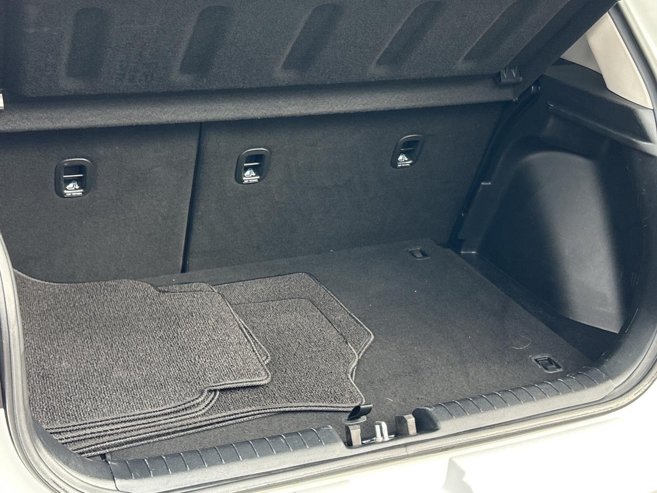 2023 Hyundai Venue Preferred *** CALL BELLEVILLE 613-961-8848 Photo