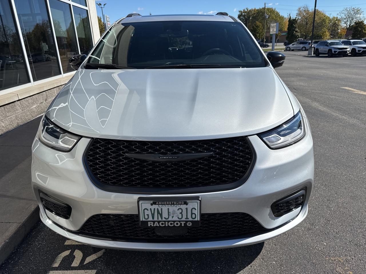 2024 Chrysler Pacifica Hybrid Premium S Appearance Photo