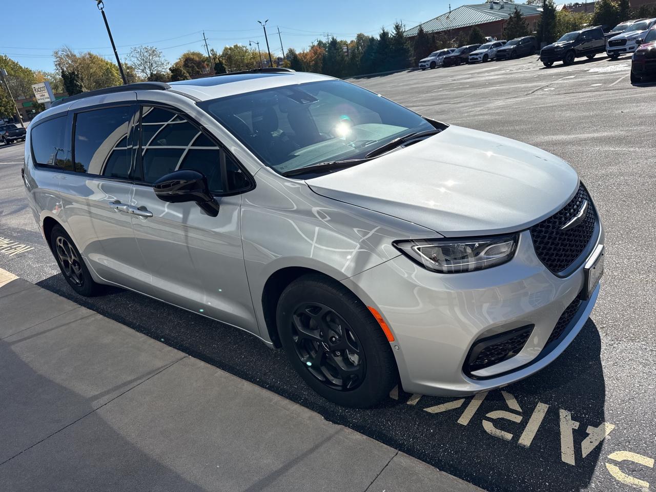 2024 Chrysler Pacifica Hybrid Premium S Appearance Photo