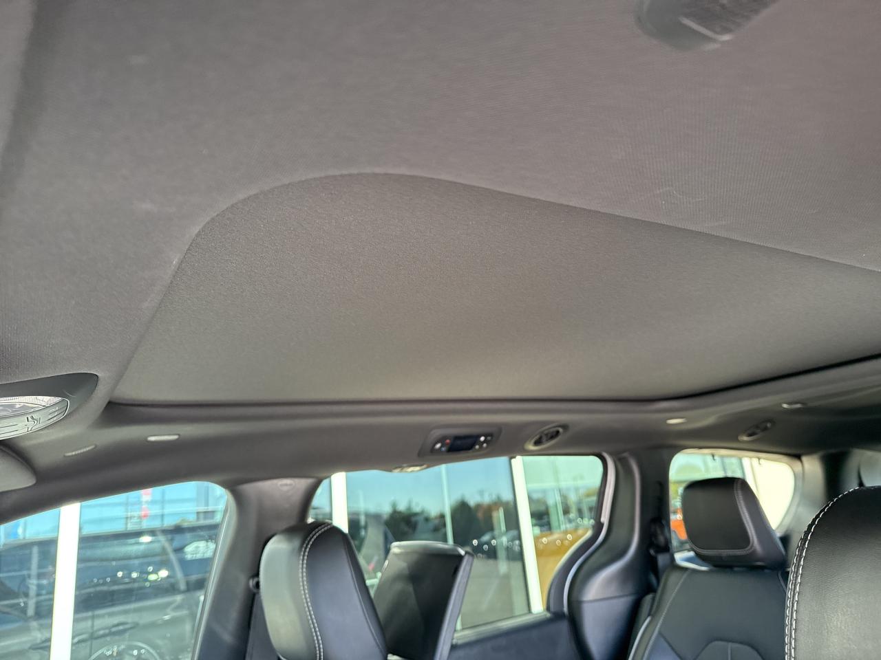 2024 Chrysler Pacifica Hybrid Premium S Appearance Photo