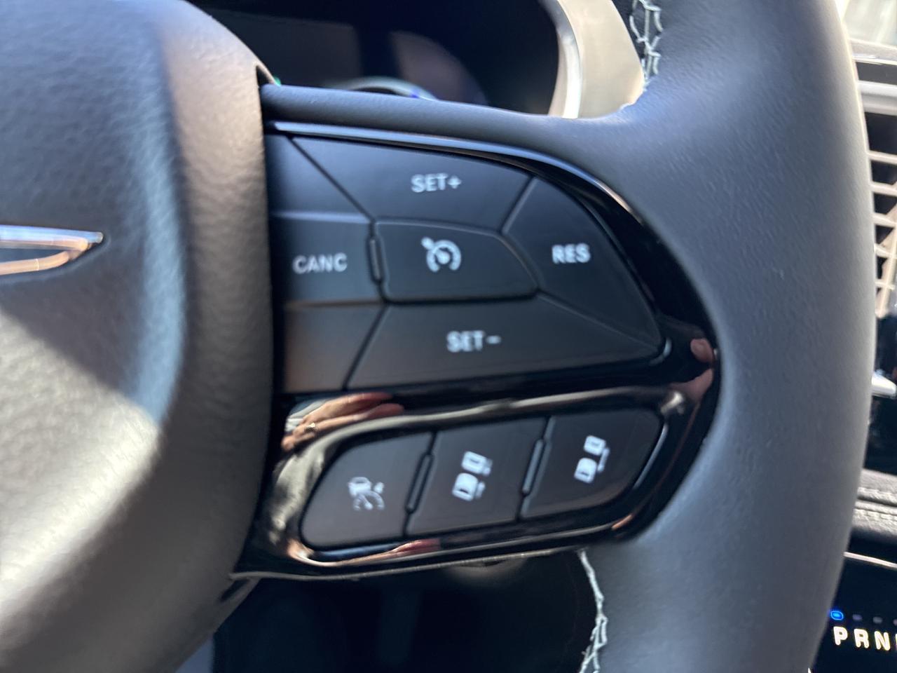 2024 Chrysler Pacifica Hybrid Premium S Appearance Photo