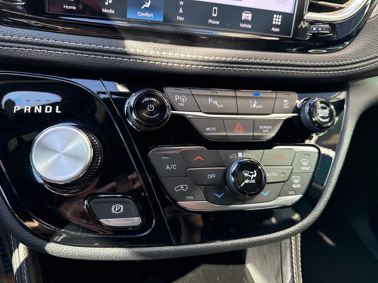 2024 Chrysler Pacifica Hybrid Premium S Appearance Photo