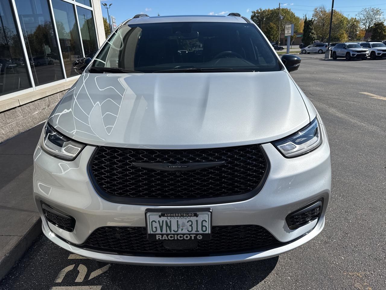 2024 Chrysler Pacifica Hybrid Premium S Appearance Photo