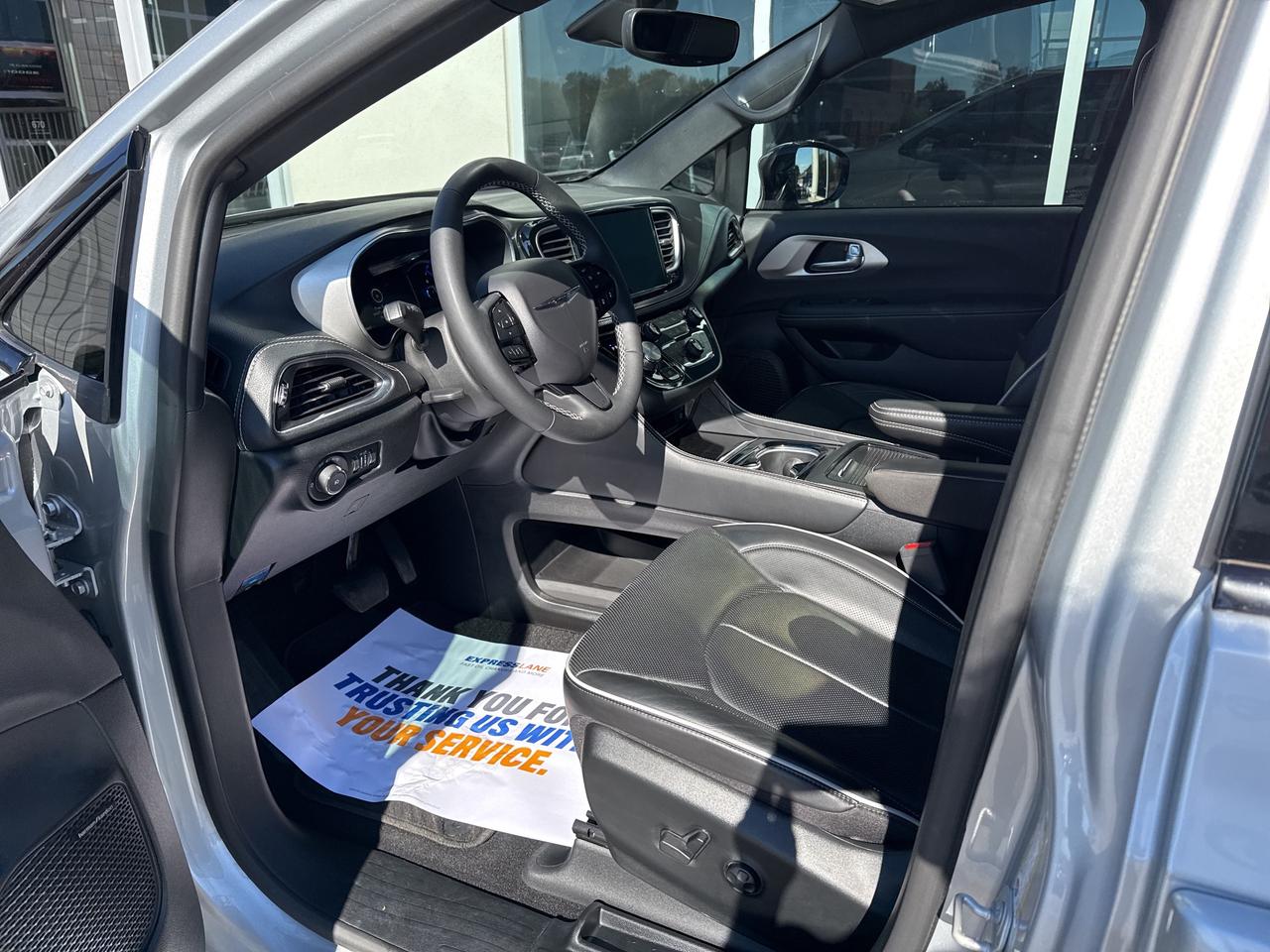 2024 Chrysler Pacifica Hybrid Premium S Appearance Photo