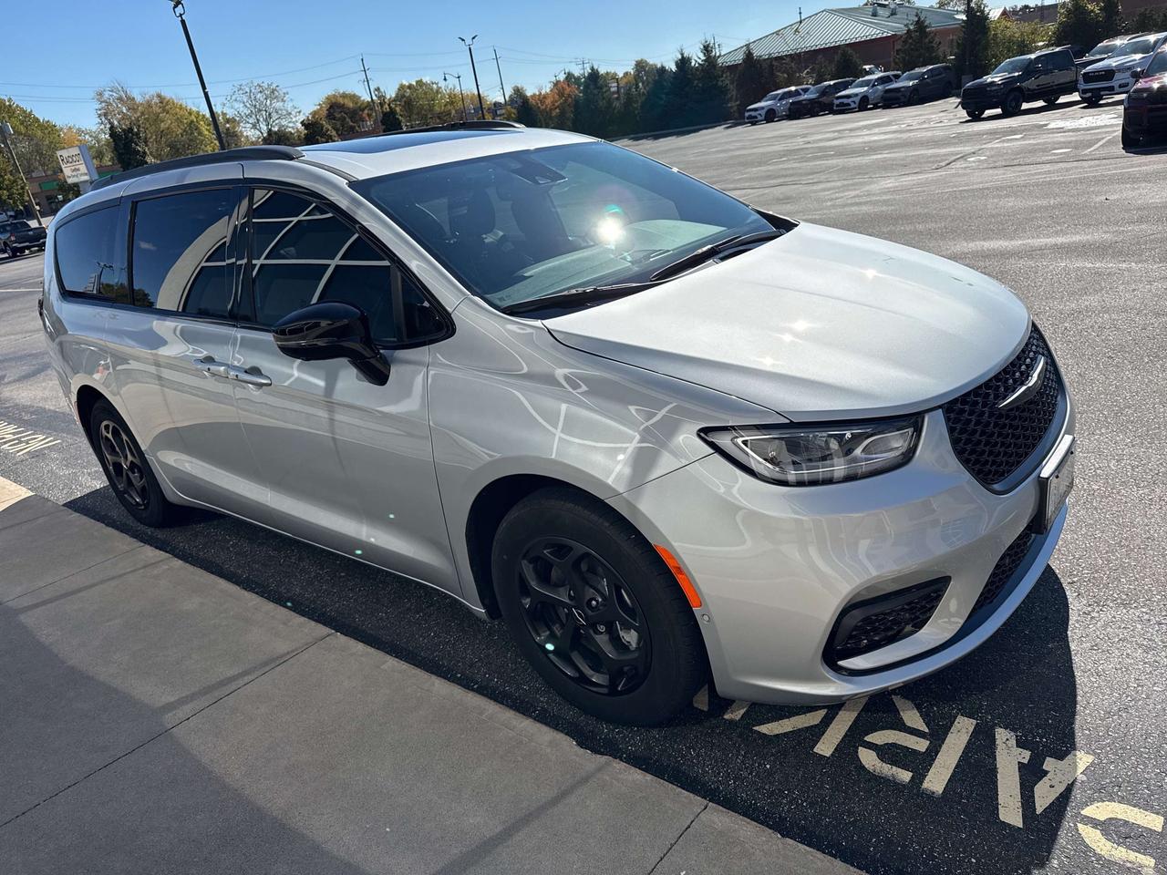 2024 Chrysler Pacifica Premium S Appearance Photo