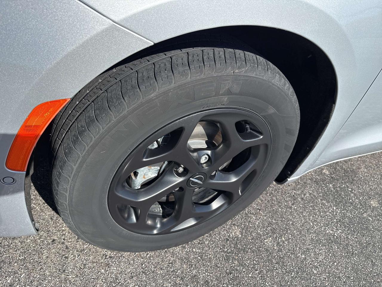2024 Chrysler Pacifica Premium S Appearance Photo