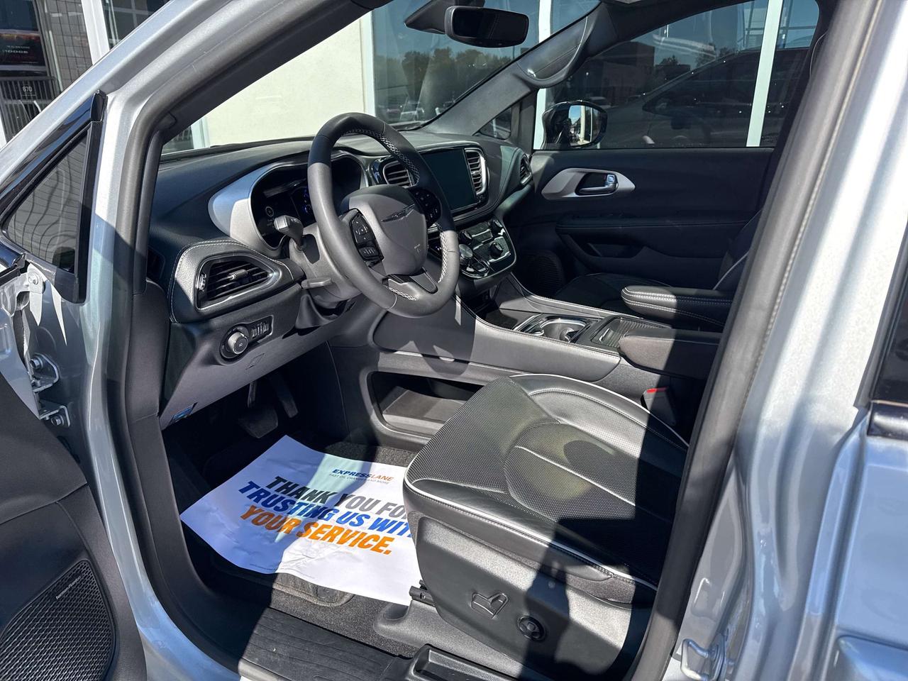 2024 Chrysler Pacifica Premium S Appearance Photo