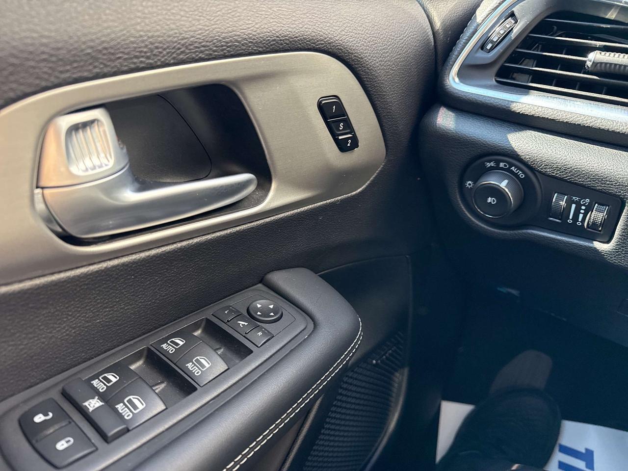 2024 Chrysler Pacifica Premium S Appearance Photo