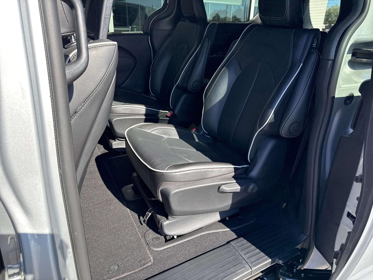 2024 Chrysler Pacifica Premium S Appearance Photo