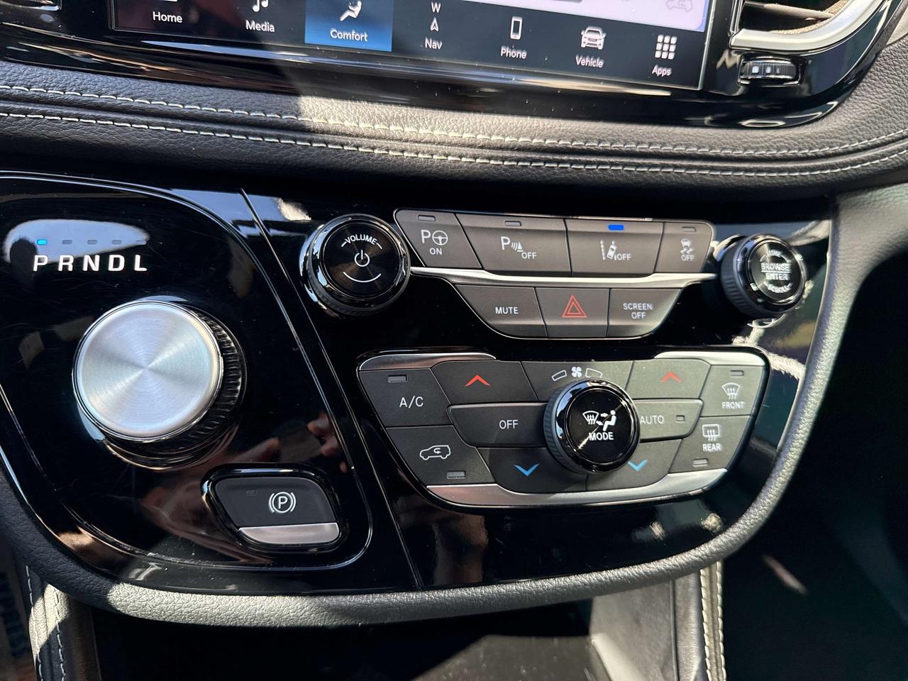 2024 Chrysler Pacifica Premium S Appearance Photo