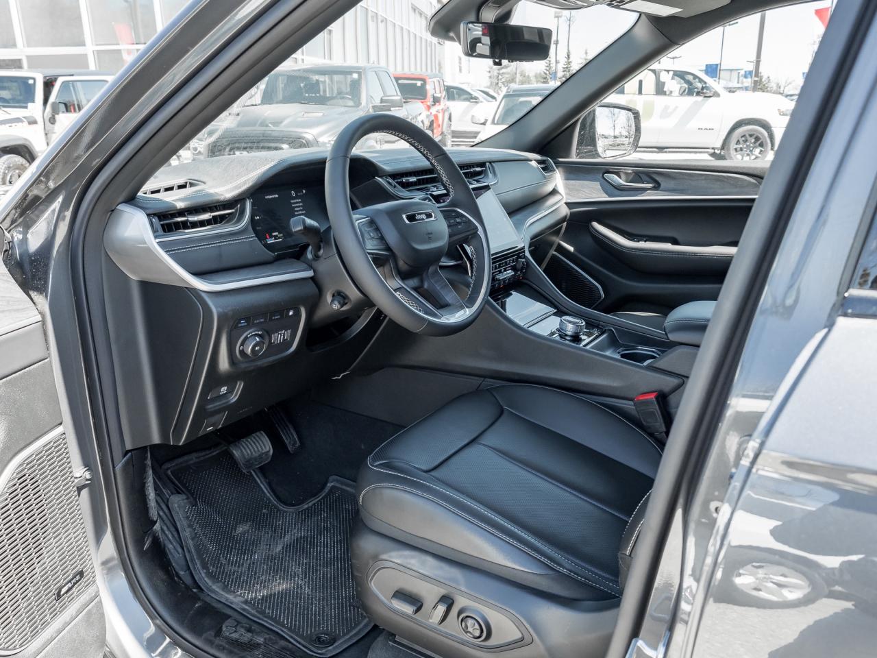 2025 Jeep Grand Cherokee 4xe Anniversary Edition 4x4   LOW KMS   PANO-ROOF Photo