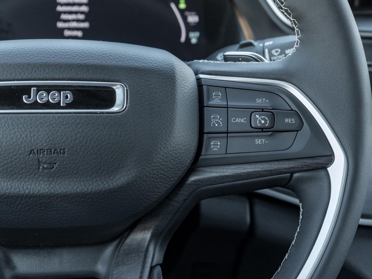 2025 Jeep Grand Cherokee 4xe Anniversary Edition 4x4   LOW KMS   PANO-ROOF Photo