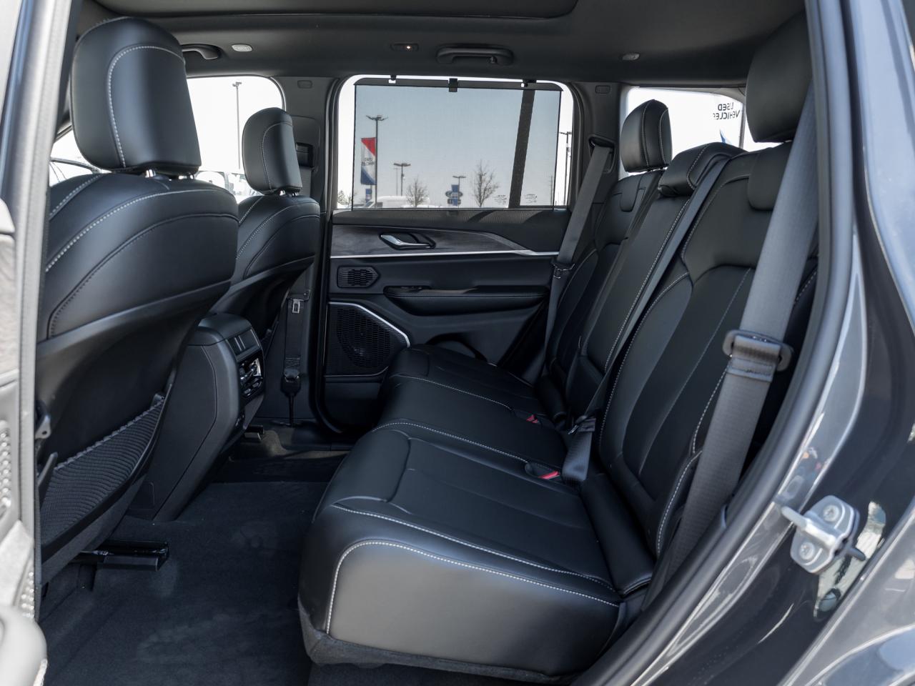 2025 Jeep Grand Cherokee 4xe Anniversary Edition 4x4   LOW KMS   PANO-ROOF Photo