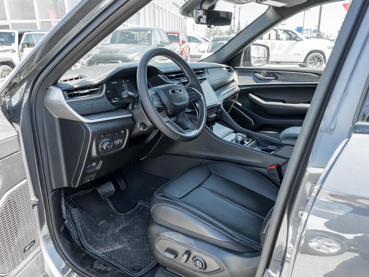 2025 Jeep Grand Cherokee 4xe Anniversary Edition 4x4   LOW KMS   PANO-ROOF Photo