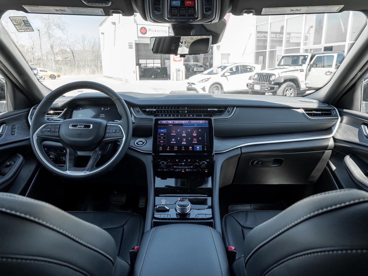 2025 Jeep Grand Cherokee 4xe Anniversary Edition 4x4   LOW KMS   PANO-ROOF Photo