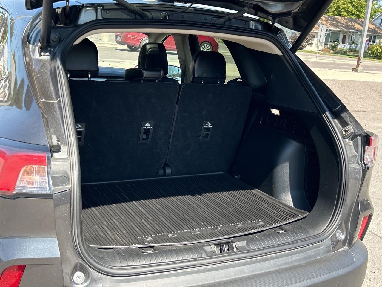 2020 Ford Escape SEL AWD/REMOTE START/NAV/PWR LIFT GATE CALL PICTON Photo