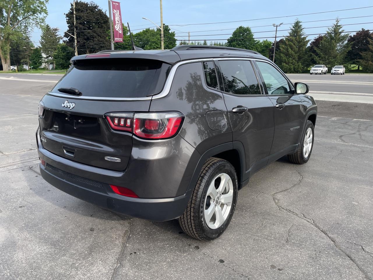 2018 Jeep Compass North 4X4/BACKUP CAM  CALL PICTON  81K KM'S Photo