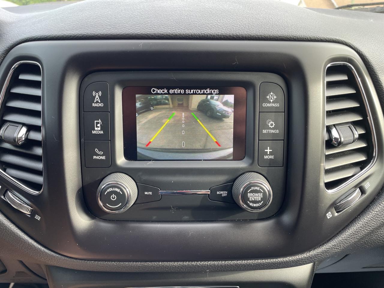 2018 Jeep Compass North 4X4/BACKUP CAM  CALL PICTON  81K KM'S Photo