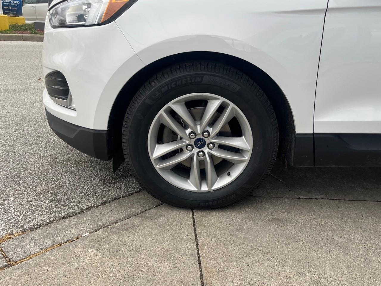 2019 Ford Edge SEL TREMENDOUS VALUE Photo