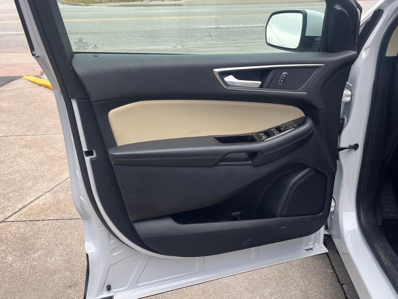 2019 Ford Edge SEL TREMENDOUS VALUE Photo