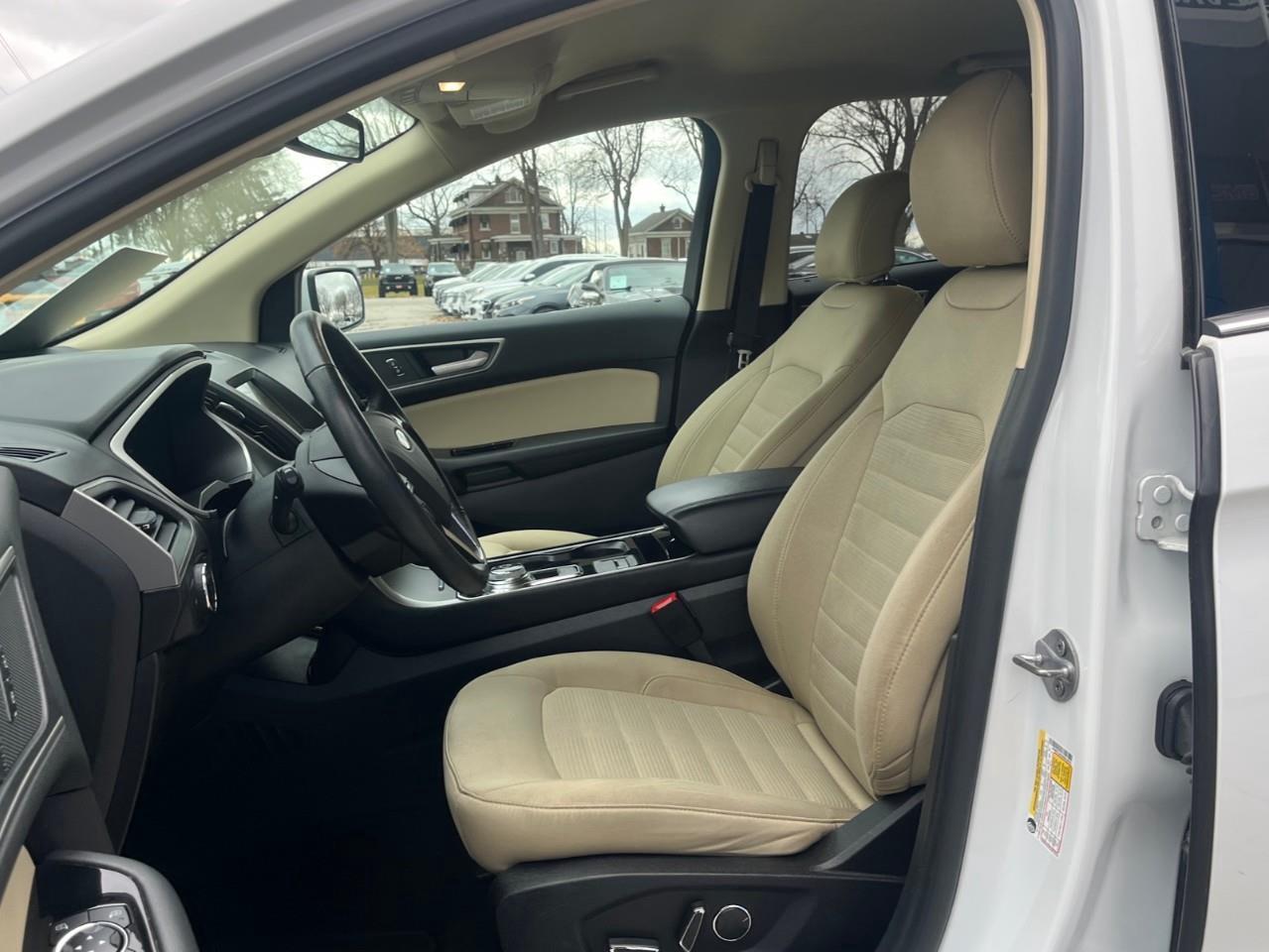 2019 Ford Edge SEL TREMENDOUS VALUE Photo