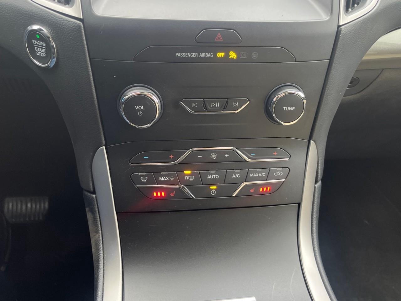 2019 Ford Edge SEL TREMENDOUS VALUE Photo