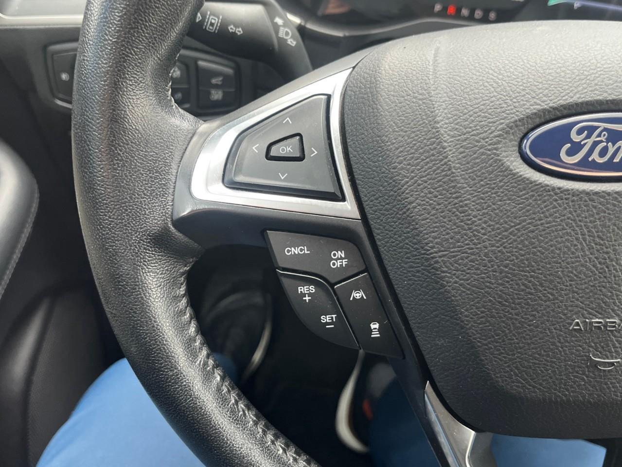 2019 Ford Edge SEL TREMENDOUS VALUE Photo