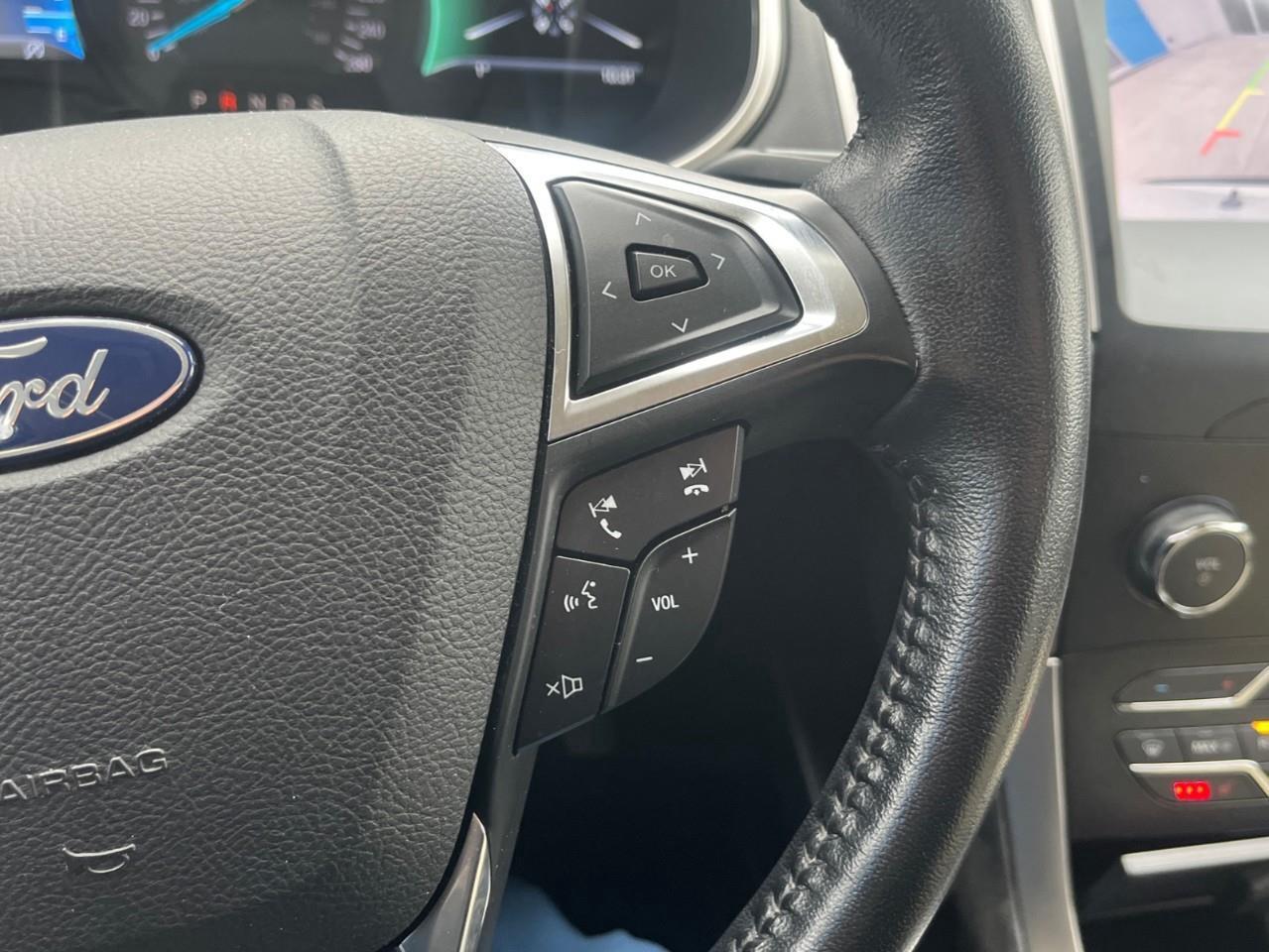 2019 Ford Edge SEL TREMENDOUS VALUE Photo