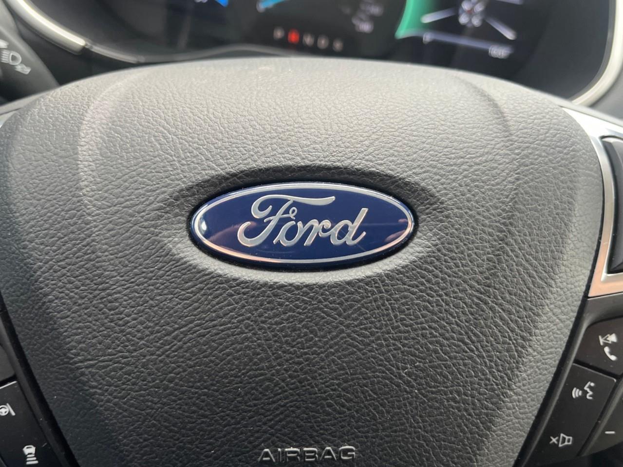 2019 Ford Edge SEL TREMENDOUS VALUE Photo