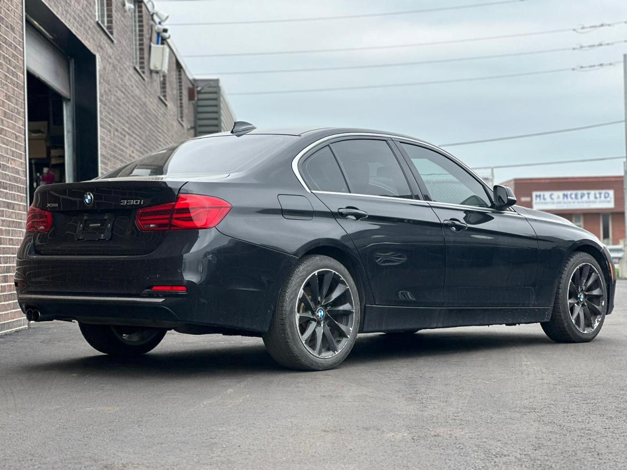 2017 BMW 3 Series 330I XDRIVE, SUNROOF, LEATHER INTERIOR, ALLOYS Photo3