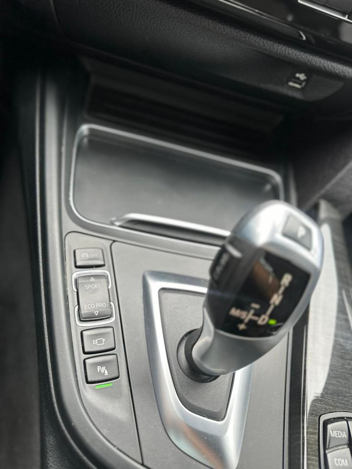 2017 BMW 3 Series 330I XDRIVE, SUNROOF, LEATHER INTERIOR, ALLOYS Photo