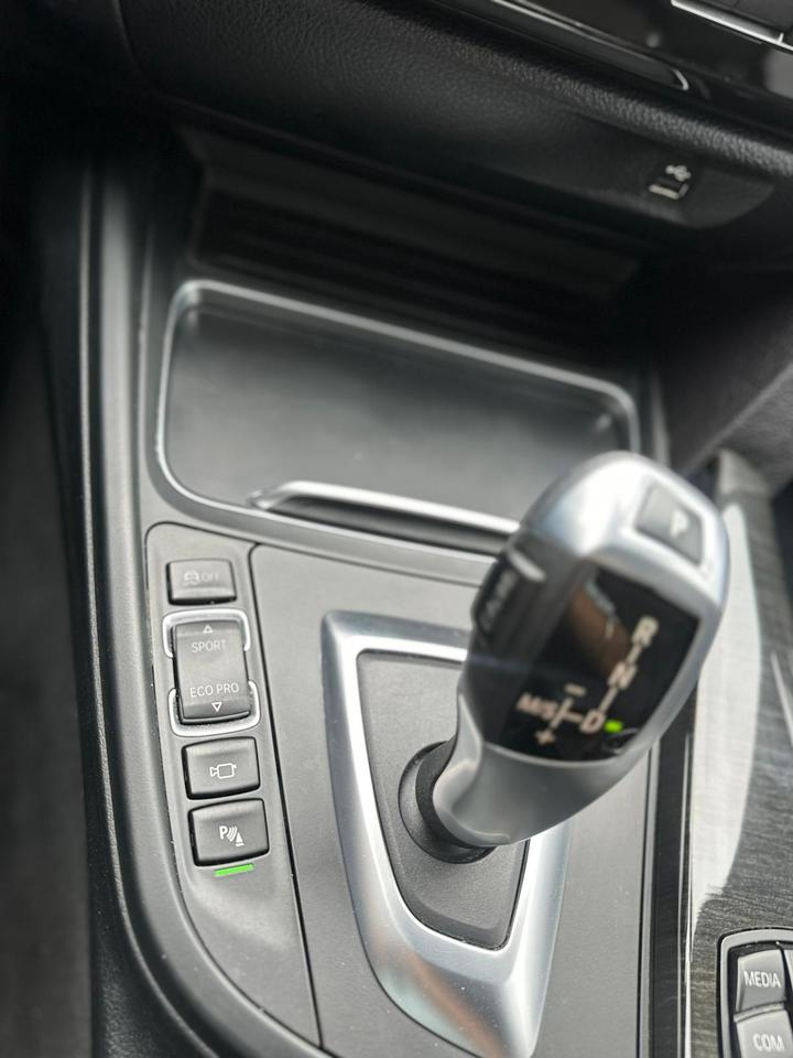 2017 BMW 3 Series 330I XDRIVE, SUNROOF, LEATHER INTERIOR, ALLOYS Photo