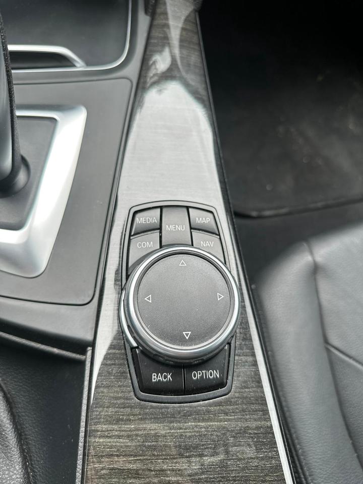 2017 BMW 3 Series 330I XDRIVE, SUNROOF, LEATHER INTERIOR, ALLOYS Photo