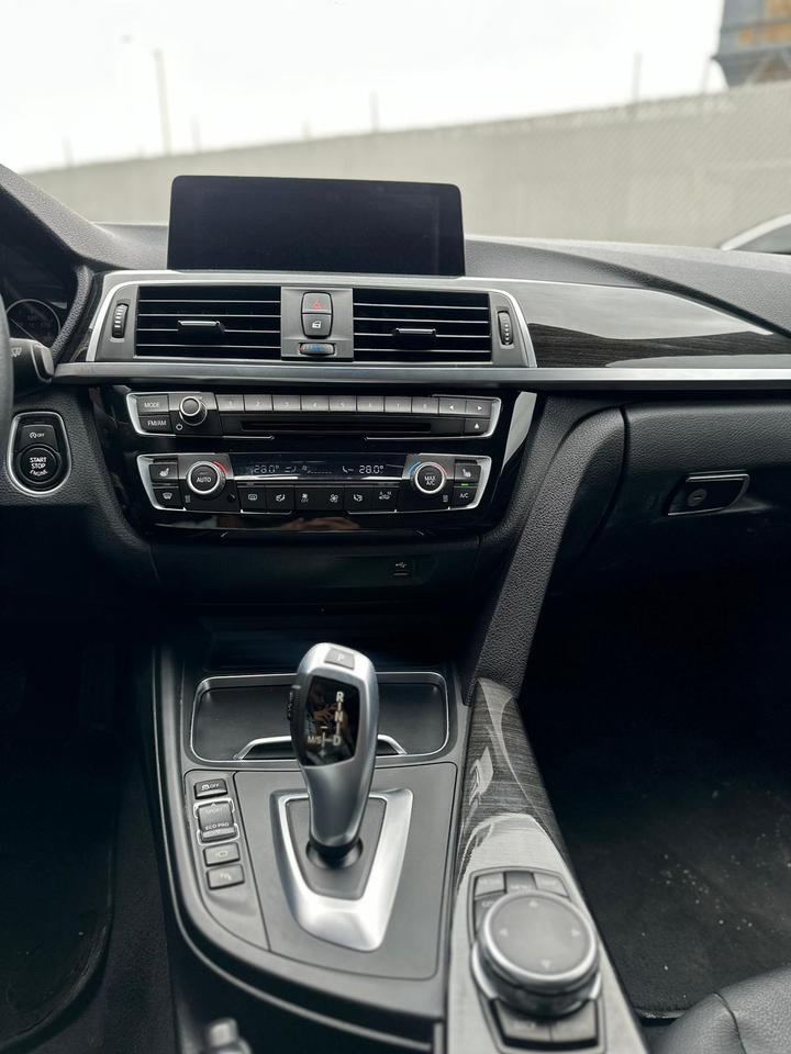 2017 BMW 3 Series 330I XDRIVE, SUNROOF, LEATHER INTERIOR, ALLOYS Photo