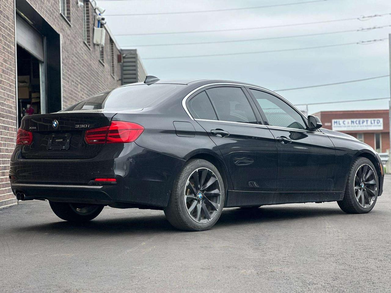 2017 BMW 3 Series 330I XDRIVE, SUNROOF, LEATHER INTERIOR, ALLOYS Photo3