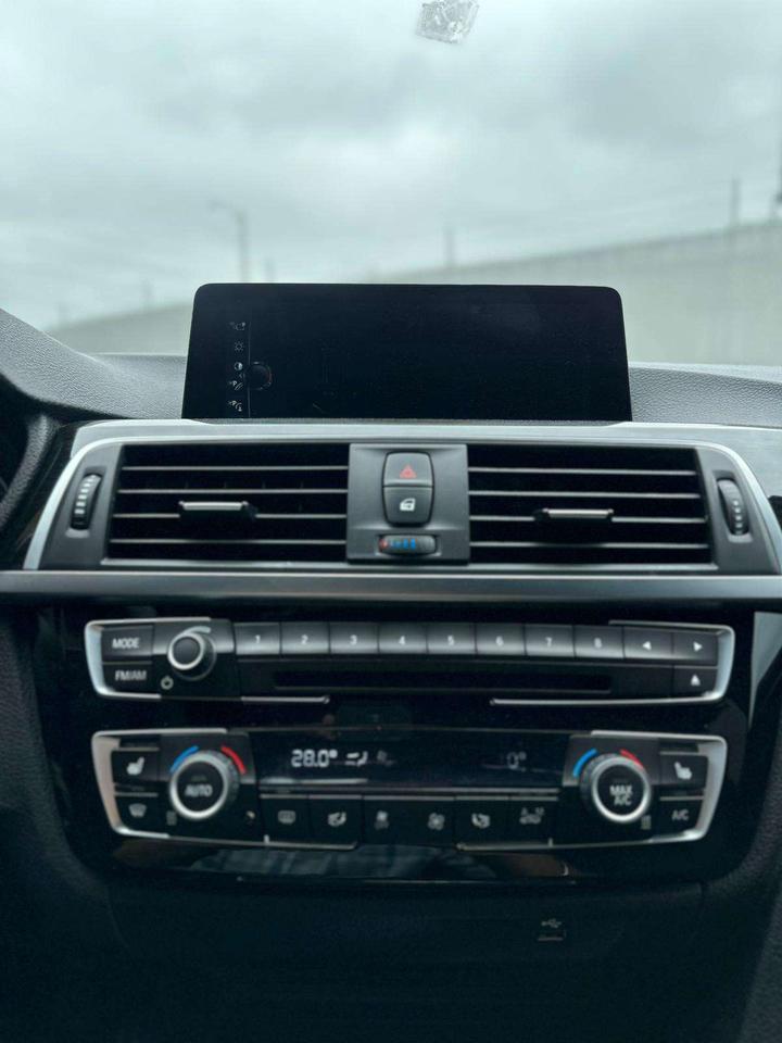2017 BMW 3 Series 330I XDRIVE, SUNROOF, LEATHER INTERIOR, ALLOYS Photo