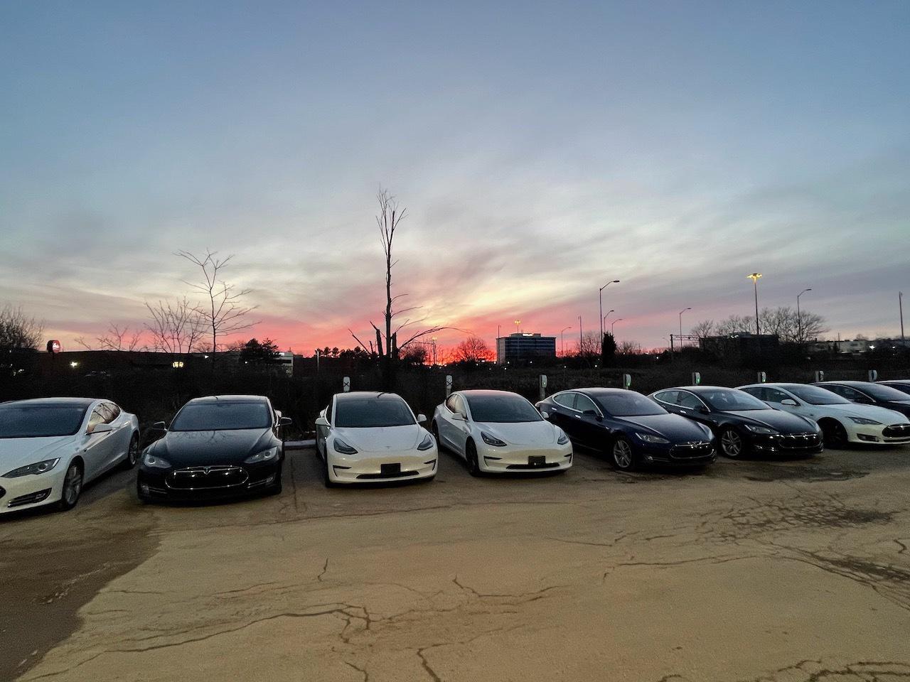 2020 Tesla Model X 100D - WE BUY TESLAS! EASY TO USE FORM! Photo4