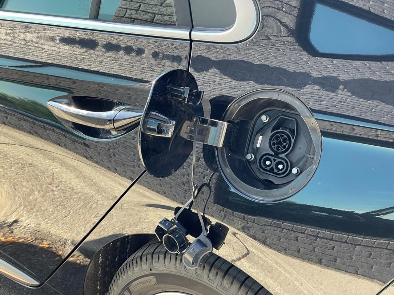 2018 Hyundai Ioniq Electric SE Cold Climate Package   Winter+Summer Wheels! Photo