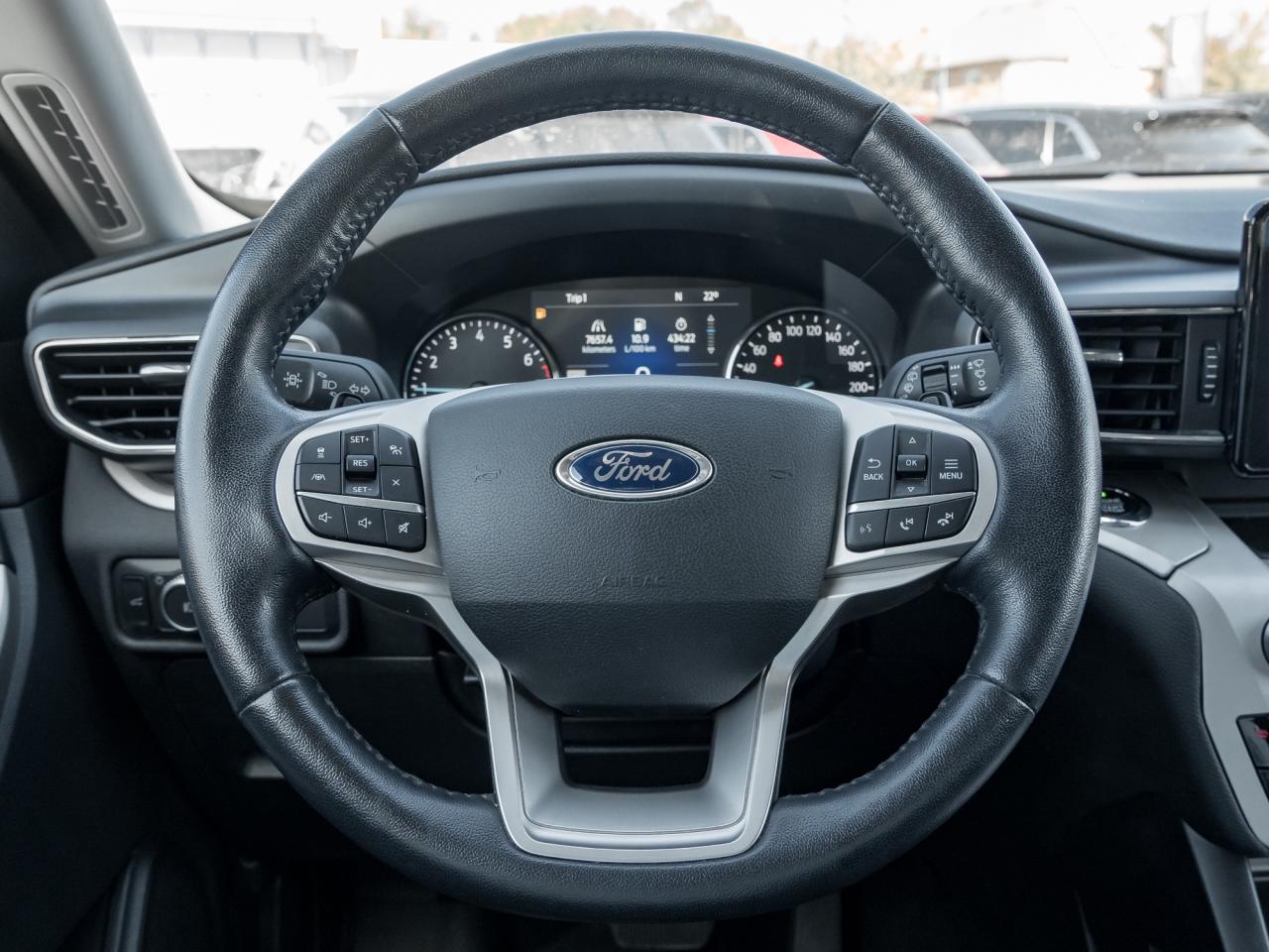 2020 Ford Explorer XLT 4WD  NAVI   LEATHER SEATS Photo