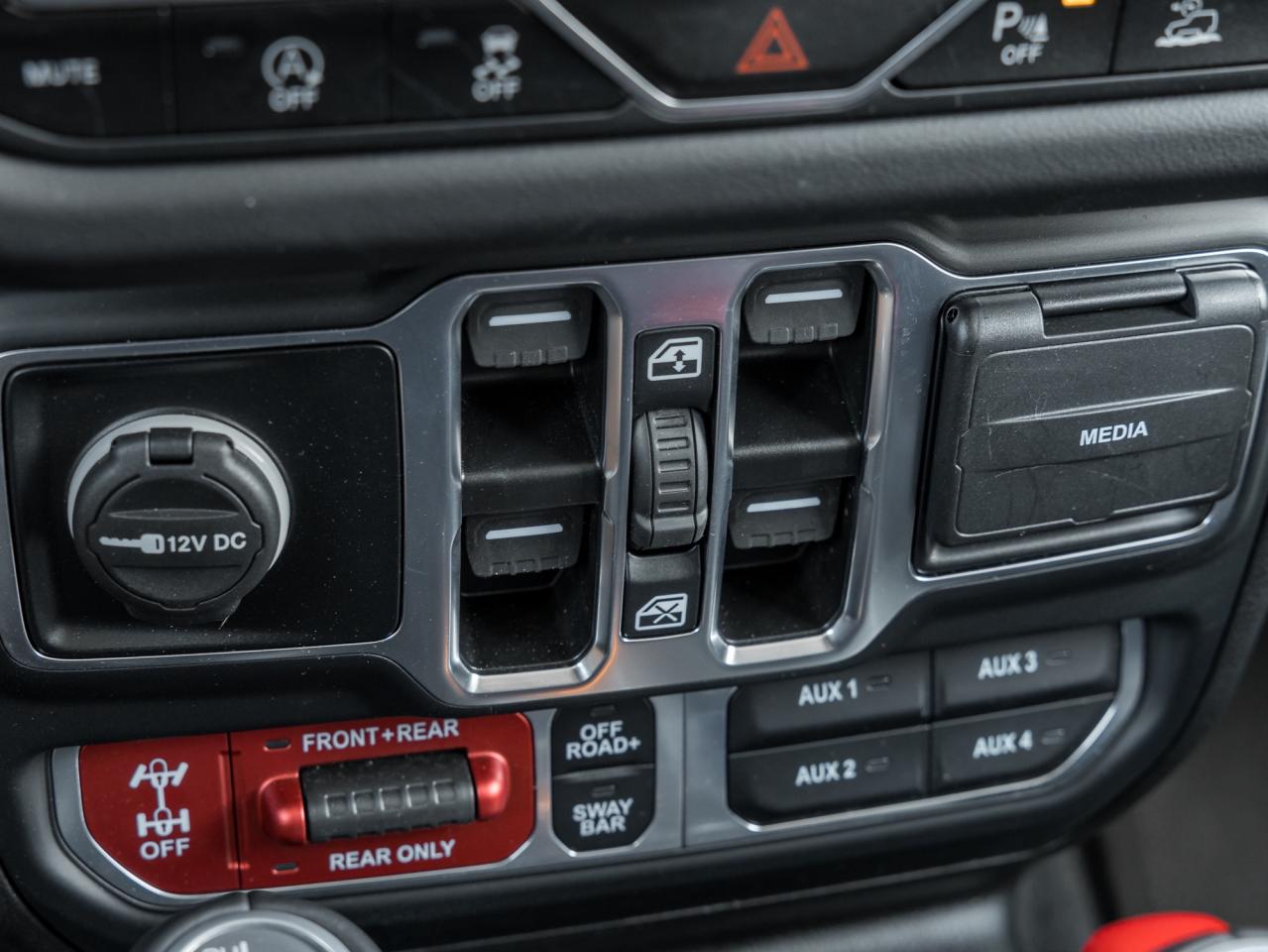 2025 Jeep Wrangler Leather  Technology Grp  Safety Grp    Winch Grp Photo