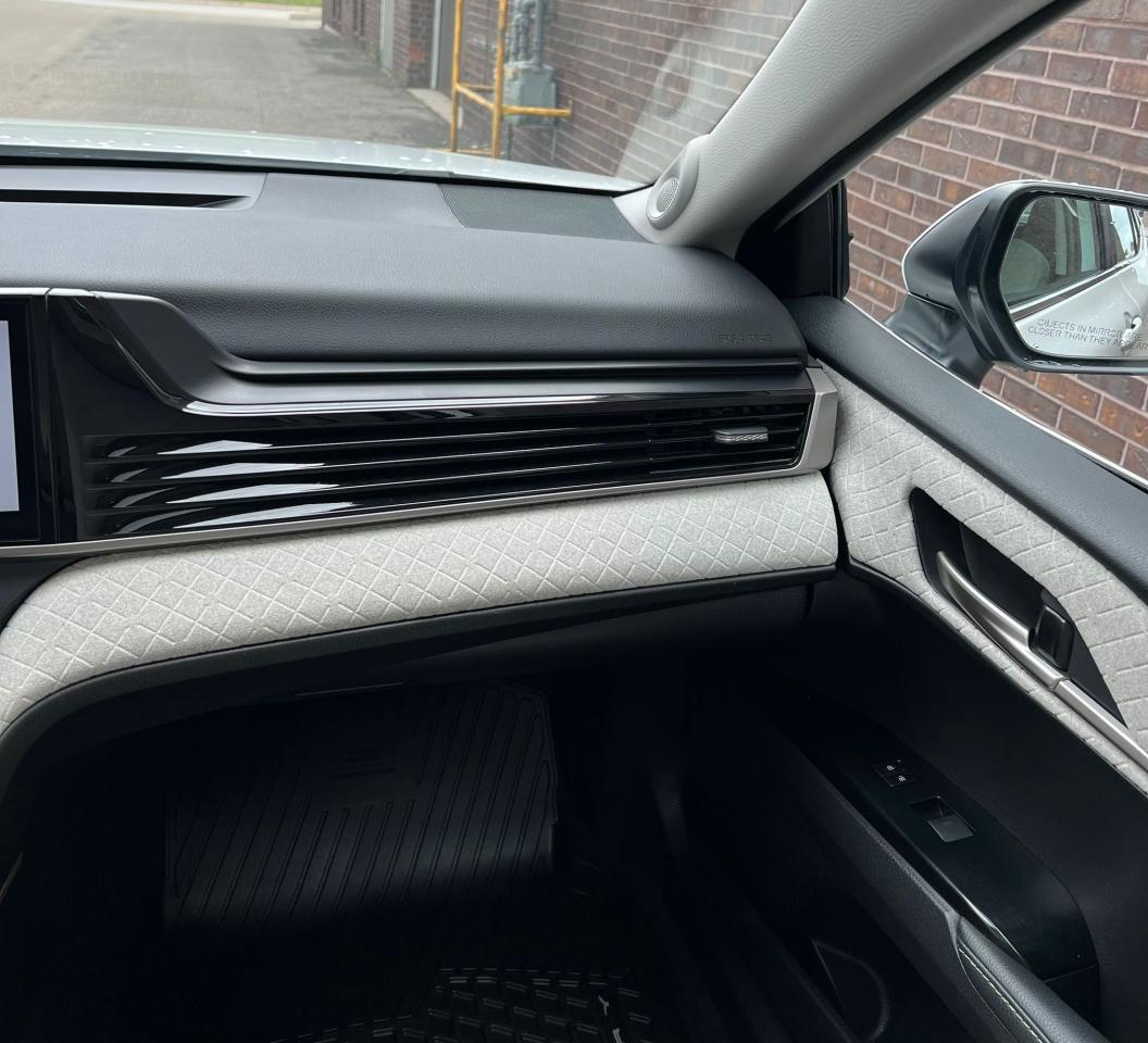 2025 Toyota Camry HYBRID XLE, CAR PLAY, AWD, PANOROMIC ROOF Photo