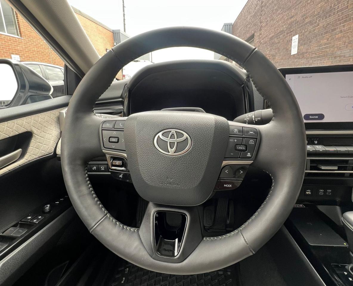 2025 Toyota Camry HYBRID XLE, CAR PLAY, AWD, PANOROMIC ROOF Photo