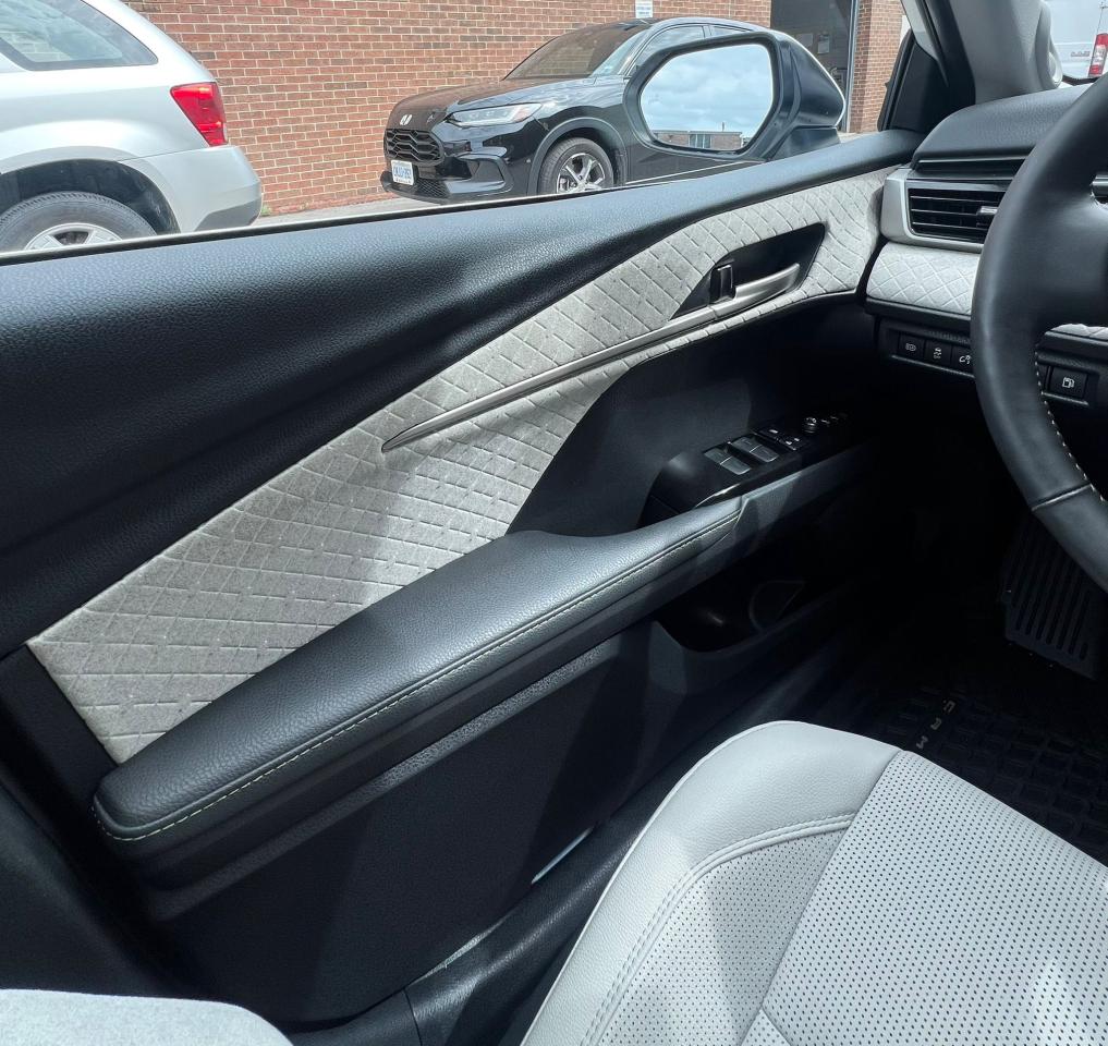 2025 Toyota Camry HYBRID XLE, CAR PLAY, AWD, PANOROMIC ROOF Photo