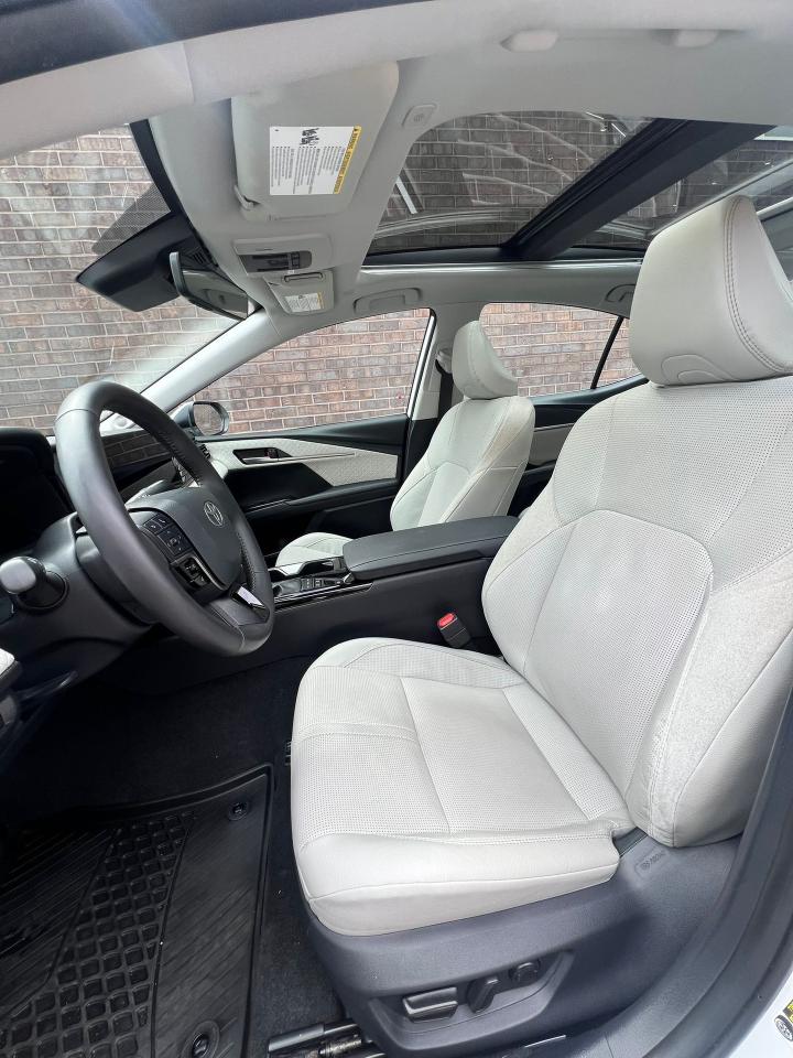 2025 Toyota Camry HYBRID XLE, CAR PLAY, AWD, PANOROMIC ROOF Photo