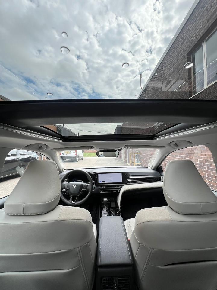 2025 Toyota Camry HYBRID XLE, CAR PLAY, AWD, PANOROMIC ROOF Photo