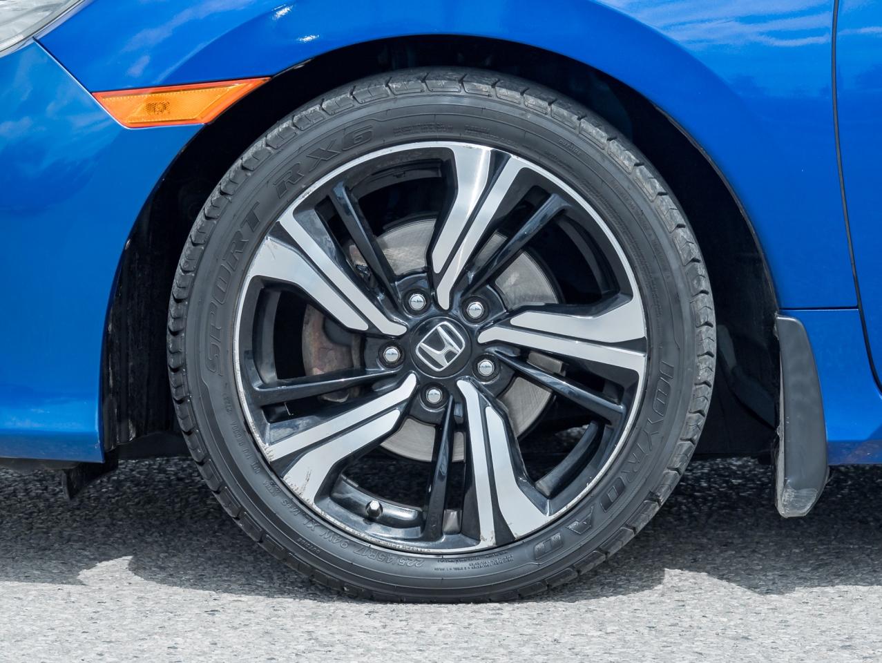 2017 Honda Civic 4dr CVT Touring  NAVI   ROOF CAMERA Photo3