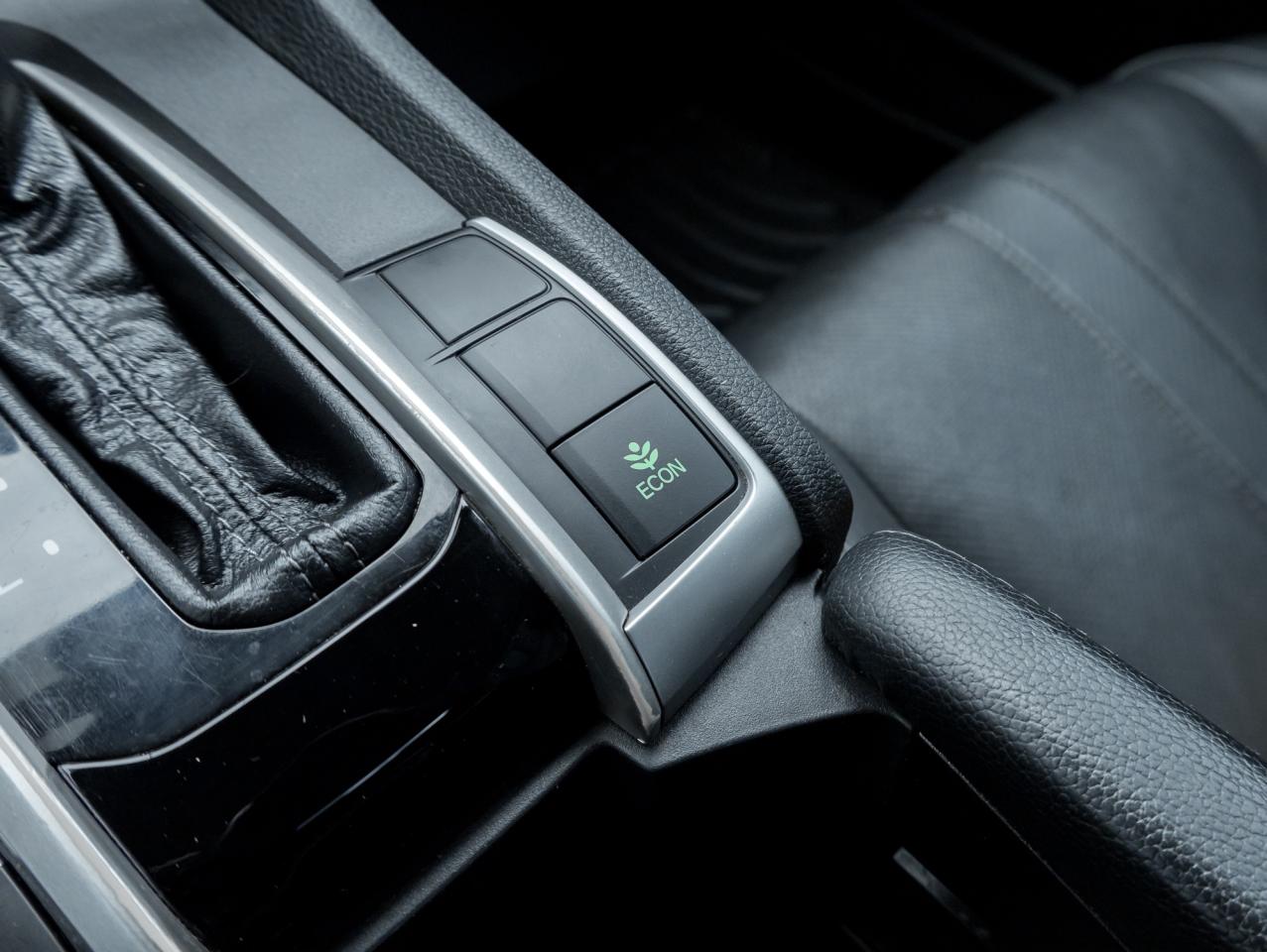 2017 Honda Civic 4dr CVT Touring  NAVI   ROOF CAMERA Photo