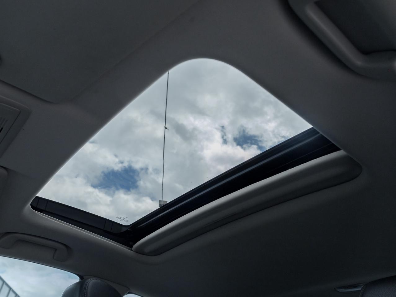 2017 Honda Civic 4dr CVT Touring  NAVI   ROOF CAMERA Photo