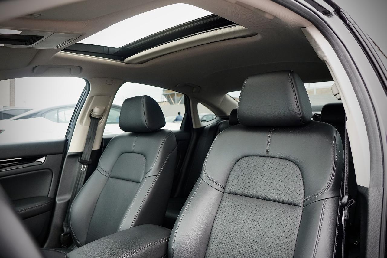 2024 Honda Civic Sedan TOURING, DRIVE ASSIST, LEATHER, NAVI, SUNROOF Photo