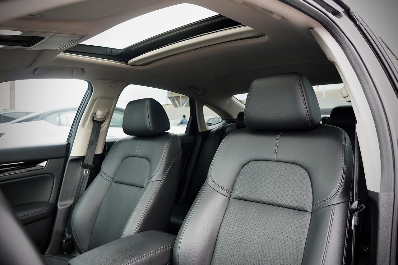 2024 Honda Civic Sedan TOURING, DRIVE ASSIST, LEATHER, NAVI, SUNROOF Photo